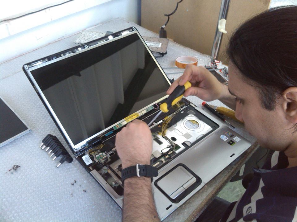 HP Pavilion dv9000 LCD Screen Back Cover Replacement